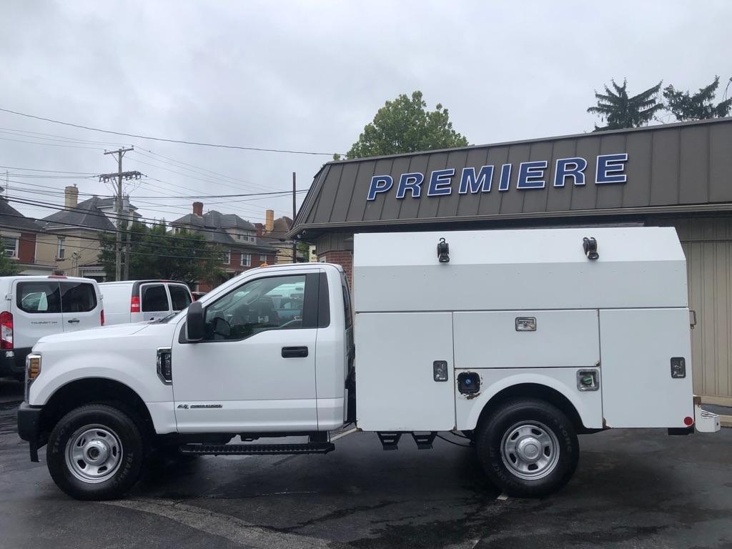 ford f-350 super duty chassis cab 2018 1FDRF3FT1JEC09806 image ford f-350 super duty chassis cab 2018 1FDRF3FT1JEC09806 image
